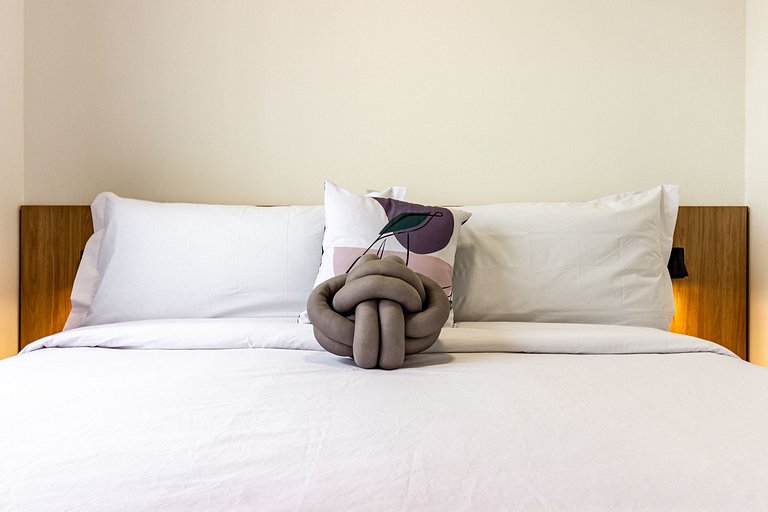 Apartamento 02 quartos cama casal + solteiro com varanda