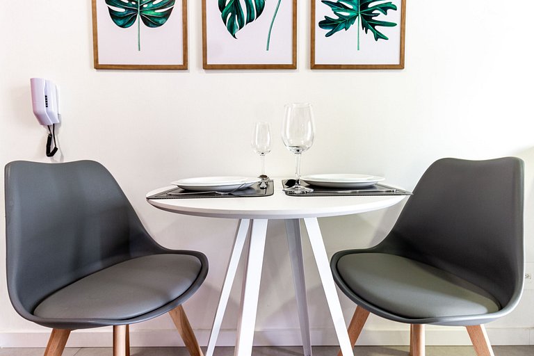 Apartamento 02 quartos cama casal + solteiro com varanda