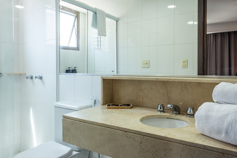 Apartamento compacto, 1 cama casal e 1 de solteiro