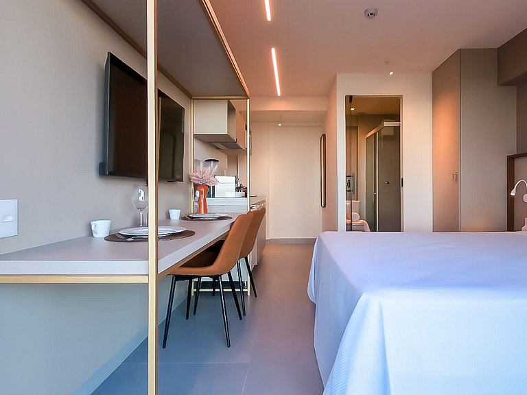Studio with Balcony bed Queen