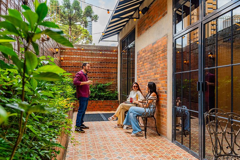 Linked Batel by Xtay - Experiencia Moderna y Conectada a Poc