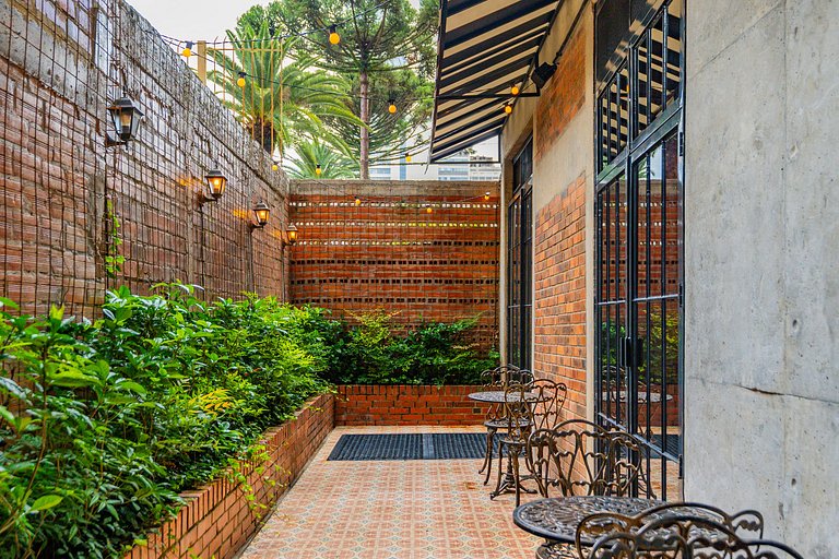 Linked Batel by Xtay - Modern and Connected Experience Steps