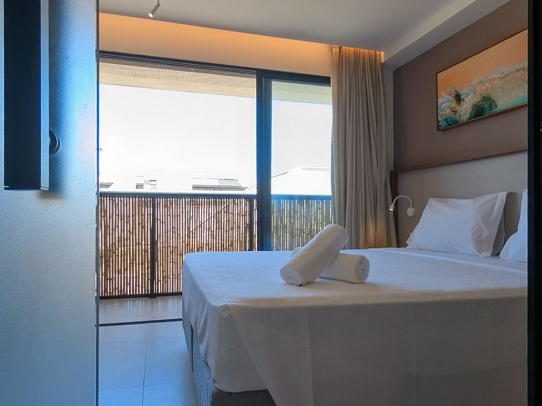 Studio with Balcony bed Queen
