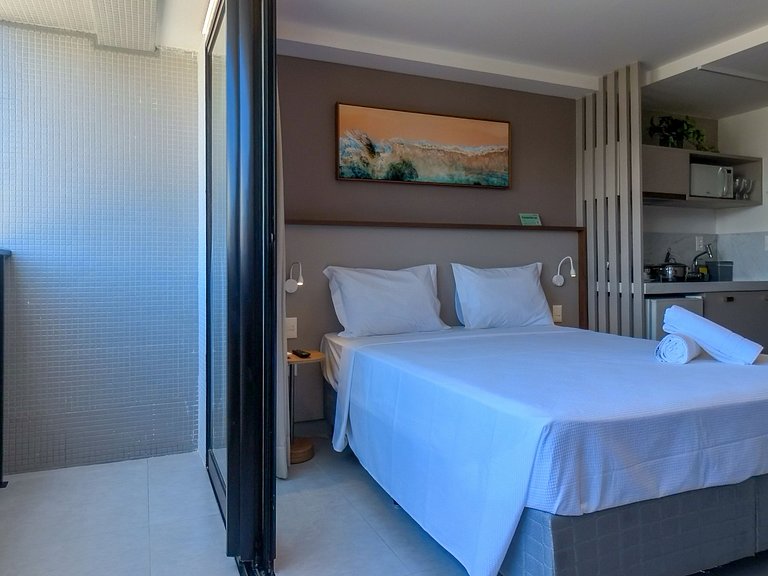 Studio with Balcony bed Queen