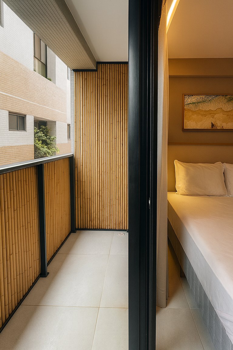 Studio with Balcony bed Queen