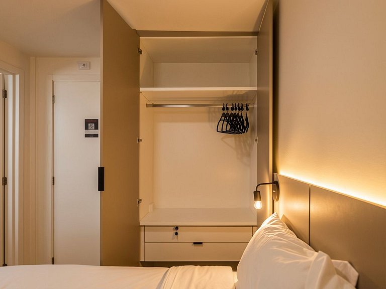 Studio simple 1 double bed